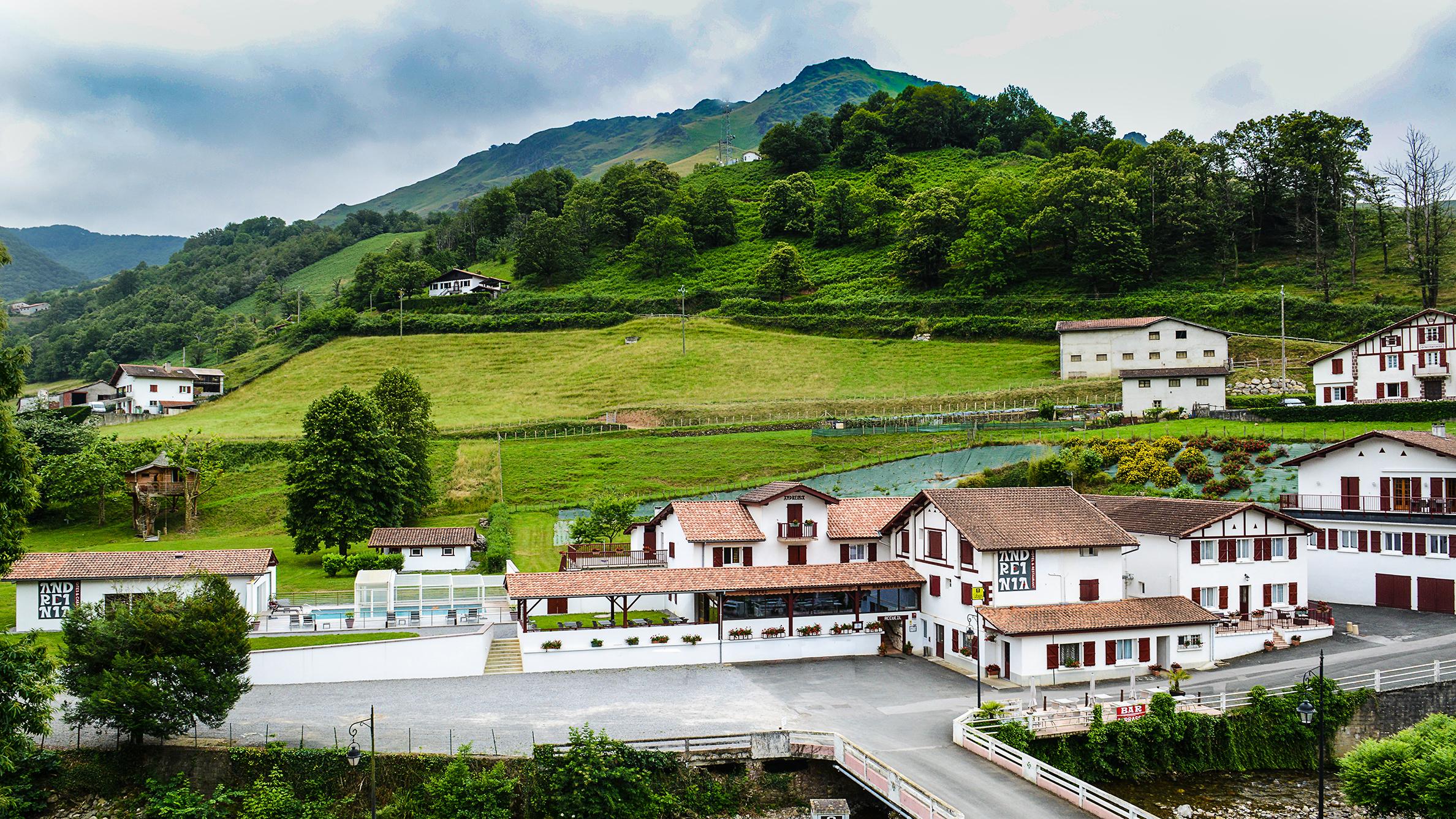 Logis Hotel Andreinia & Cabanes Esterençuby Dış mekan fotoğraf