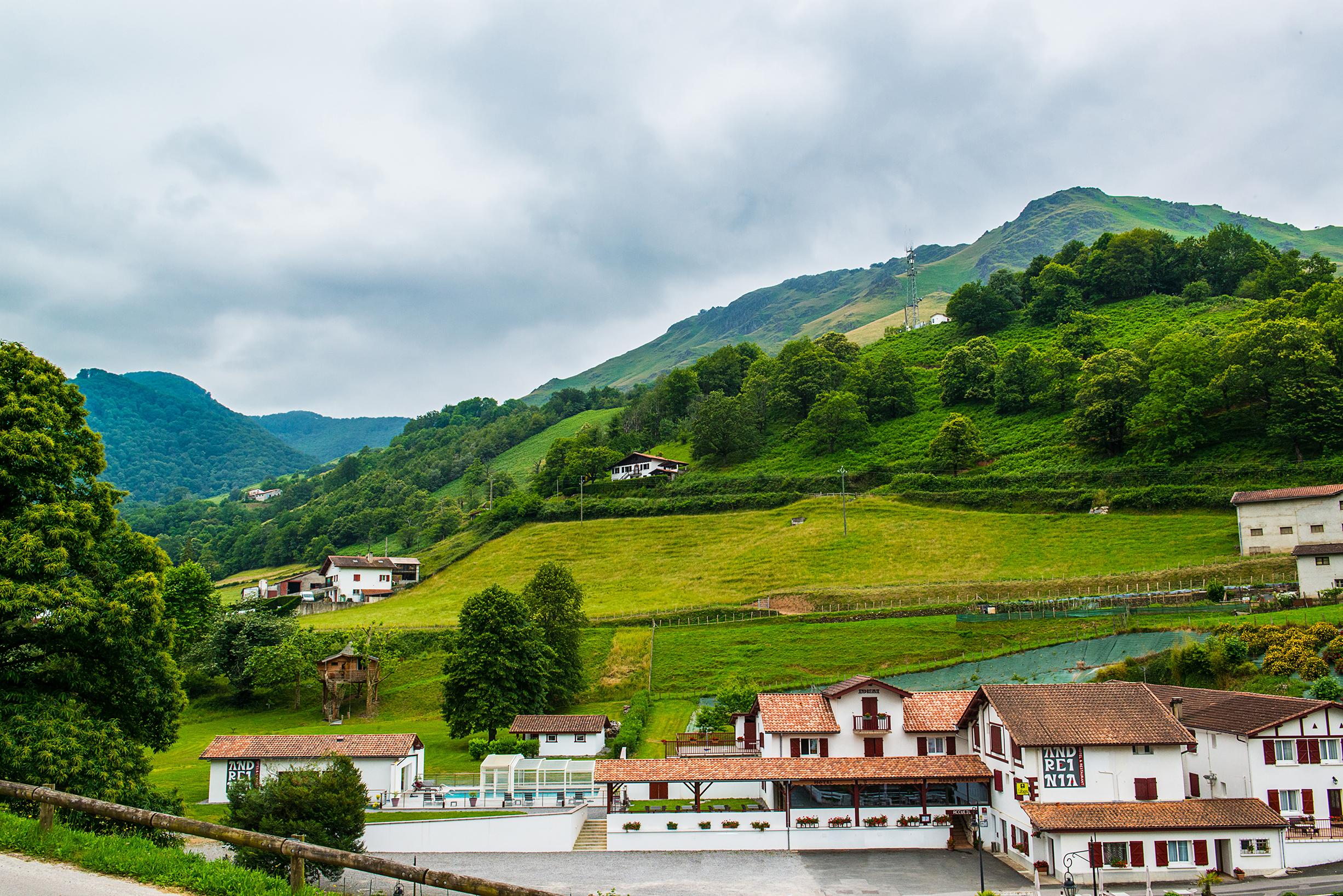 Logis Hotel Andreinia & Cabanes Esterençuby Dış mekan fotoğraf